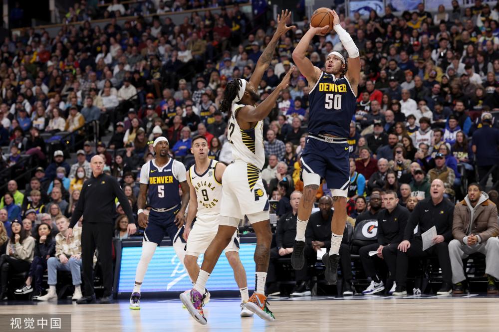 并利用他们 并利用他们