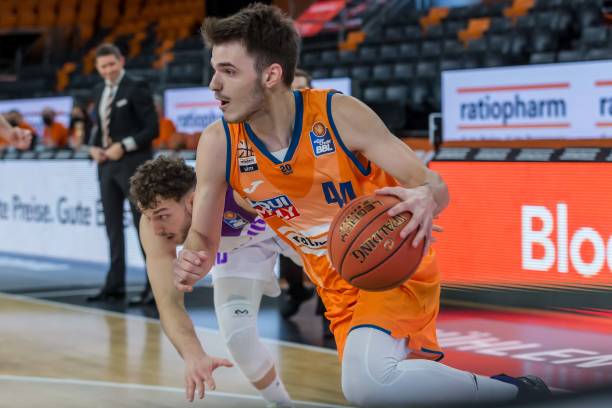 巴萨将与特 巴萨将与特